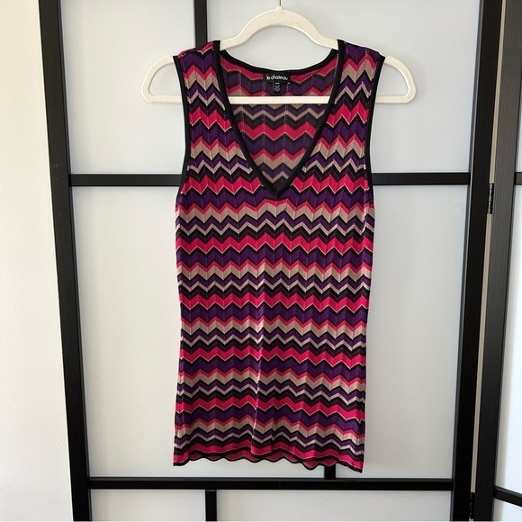 [M] NWOT Le Chateau 95% Viscose Pink, Purple & Black Chevron Pattern Tank Top - Picture 3 of 11